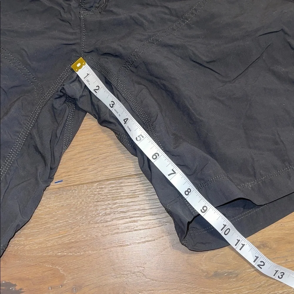 The North Face Men's gray Cargo Shorts light weight hiking outdoors size 36